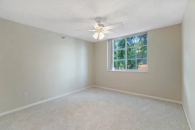 Unit 209 photo 17