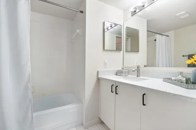 Unit 209 photo 21