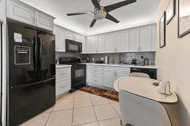 Residence photo 3