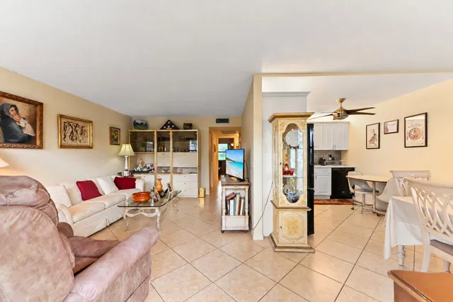 Residence photo 5