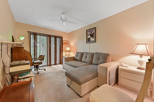 Residence photo 12