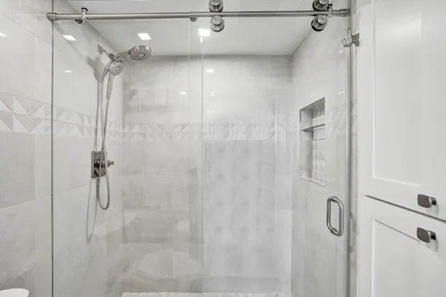  Unit 601 photo 28
