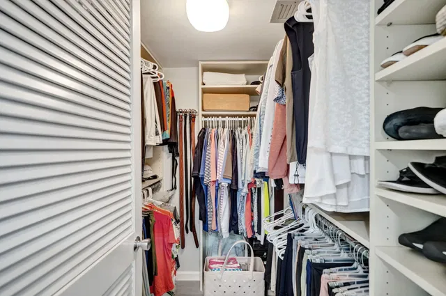  Unit 601 photo 29