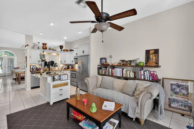  Residence photo 7