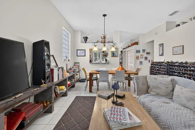  Residence photo 24