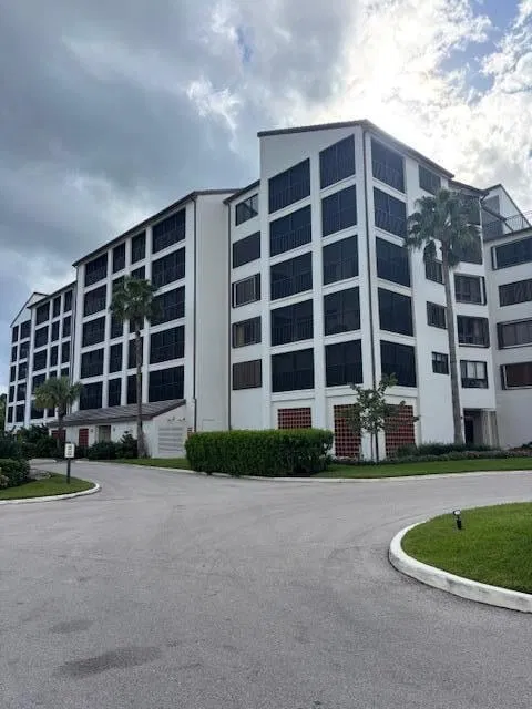 Unit 306 photo 2