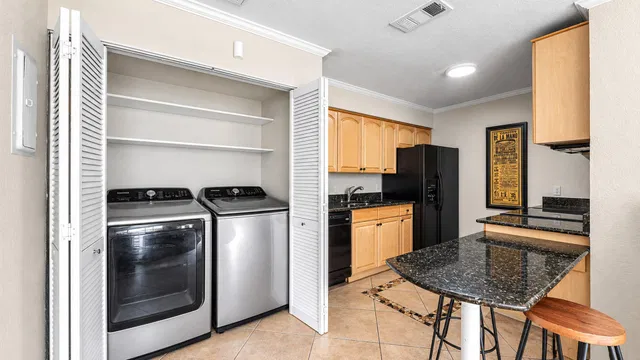 Unit 206 photo 5