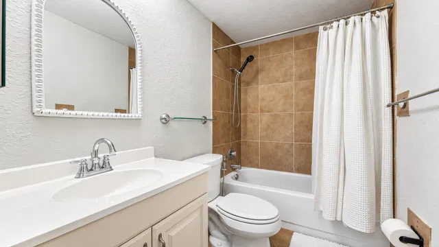 Unit 206 photo 15