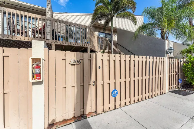 Unit 206 photo 17