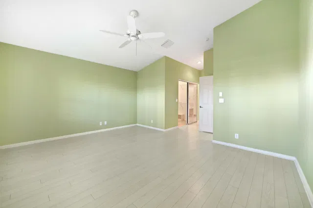 Residence photo 17