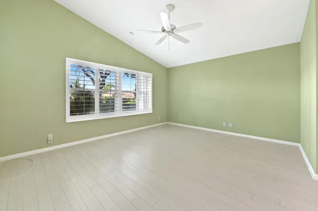 Residence photo 18