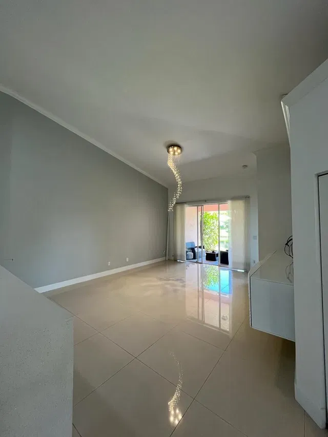 Residence photo 3