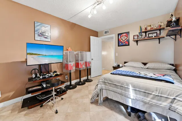 Residence photo 22