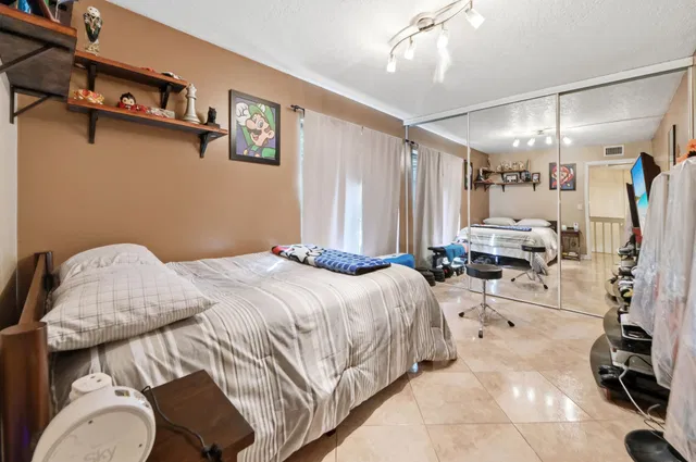 Residence photo 23