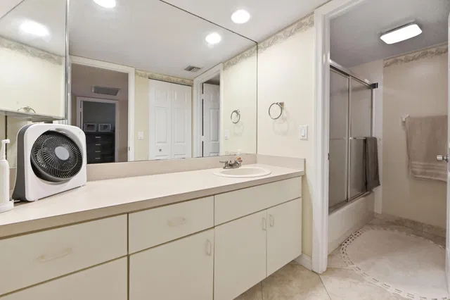 Residence photo 24