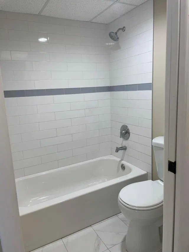 Unit 146 photo 4