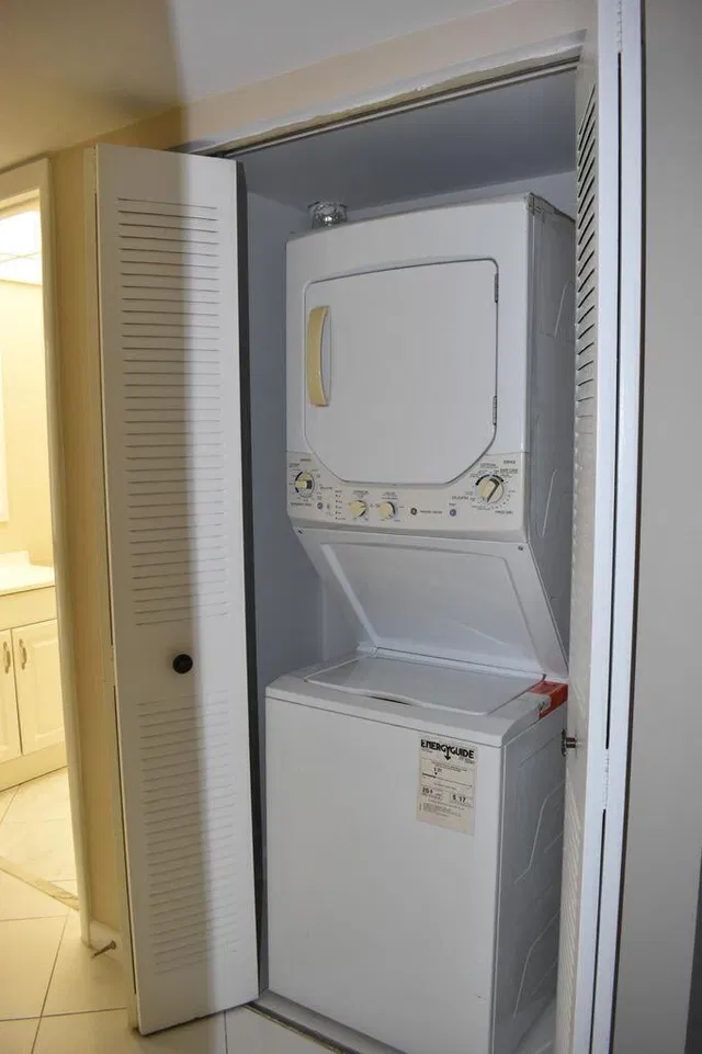 Unit 146 photo 8