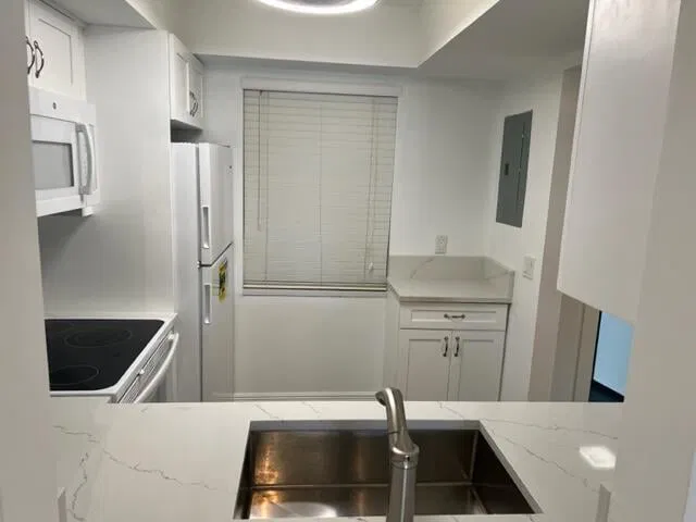  Unit 204 photo 4