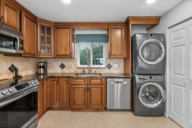 801 Lake Shore Unit 109 photo 17
