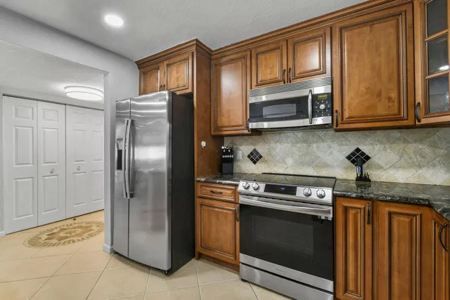 801 Lake Shore Unit 109 photo 18