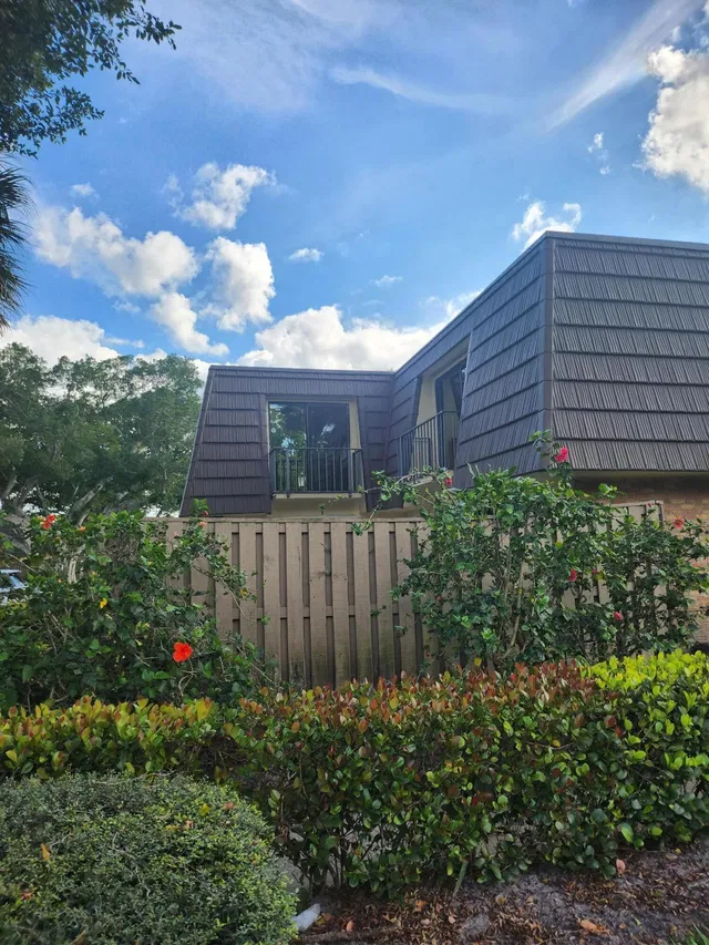 Residence photo 2