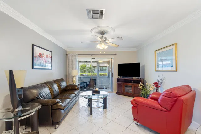 Unit D photo 29