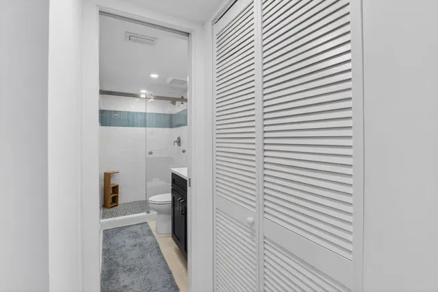 Unit 2-104 photo 32