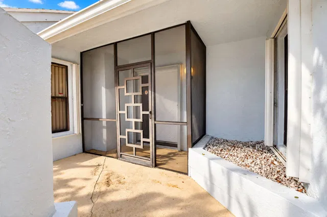 Residence photo 2