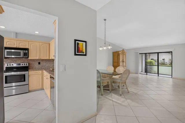 Residence photo 3