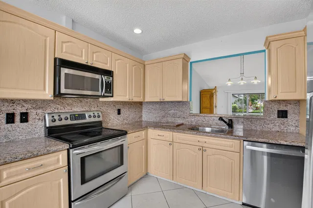 Residence photo 12