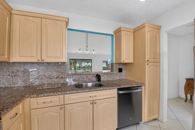 Residence photo 13
