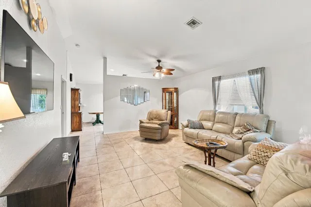 Residence photo 5