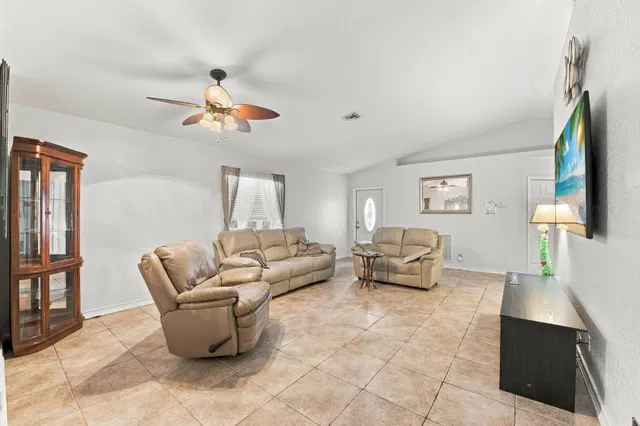 Residence photo 6