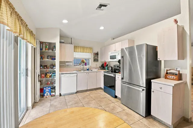 Residence photo 9