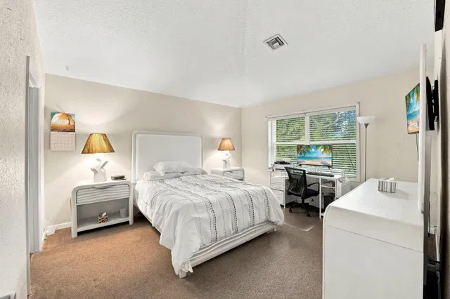 Residence photo 12