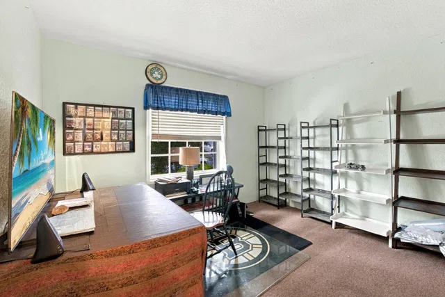 Residence photo 18