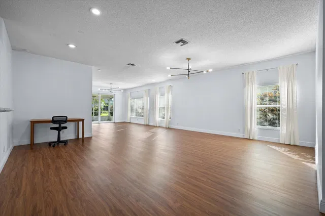 Residence photo 6