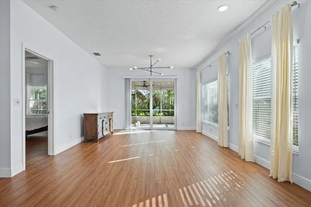 Residence photo 9