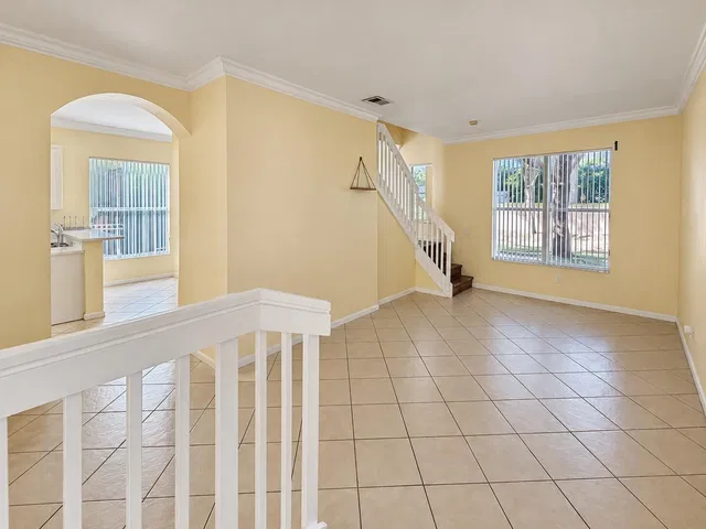 Residence photo 3