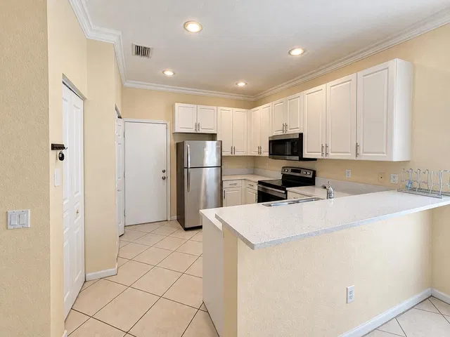Residence photo 5