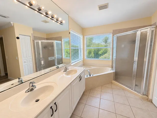 Residence photo 12