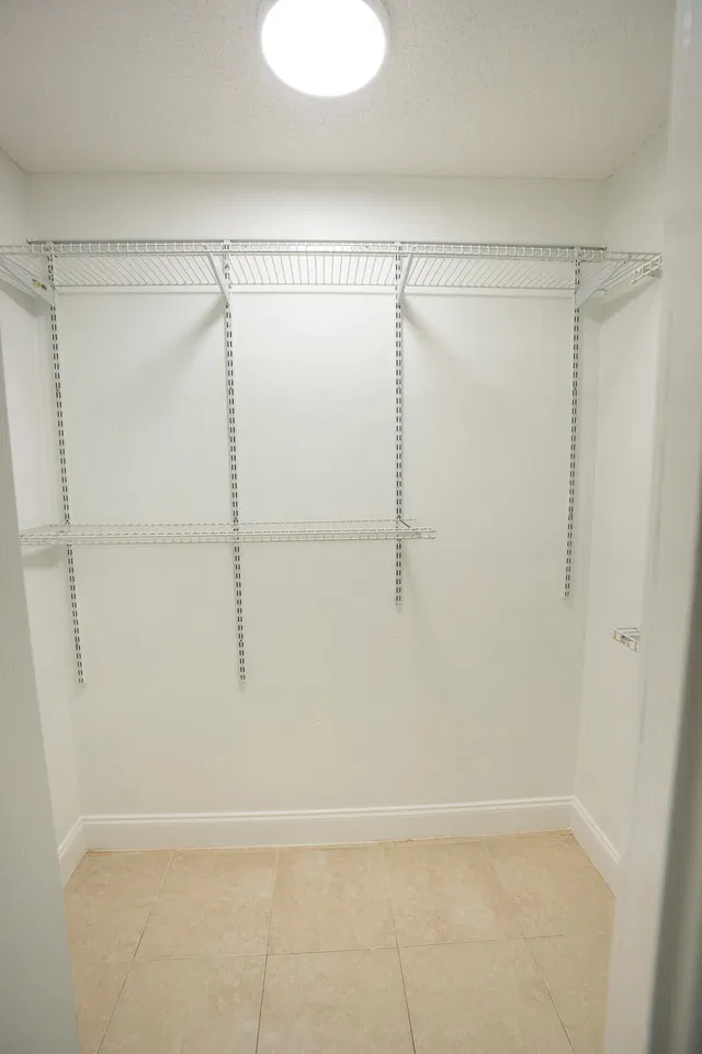 Unit B photo 13