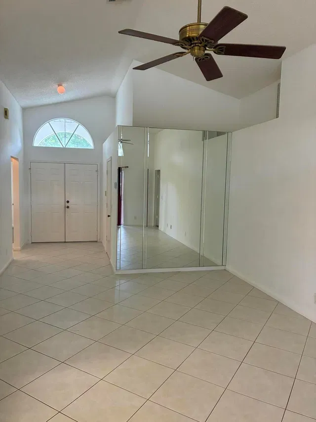 Residence photo 12