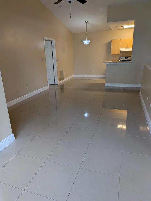 Unit 208 photo 4