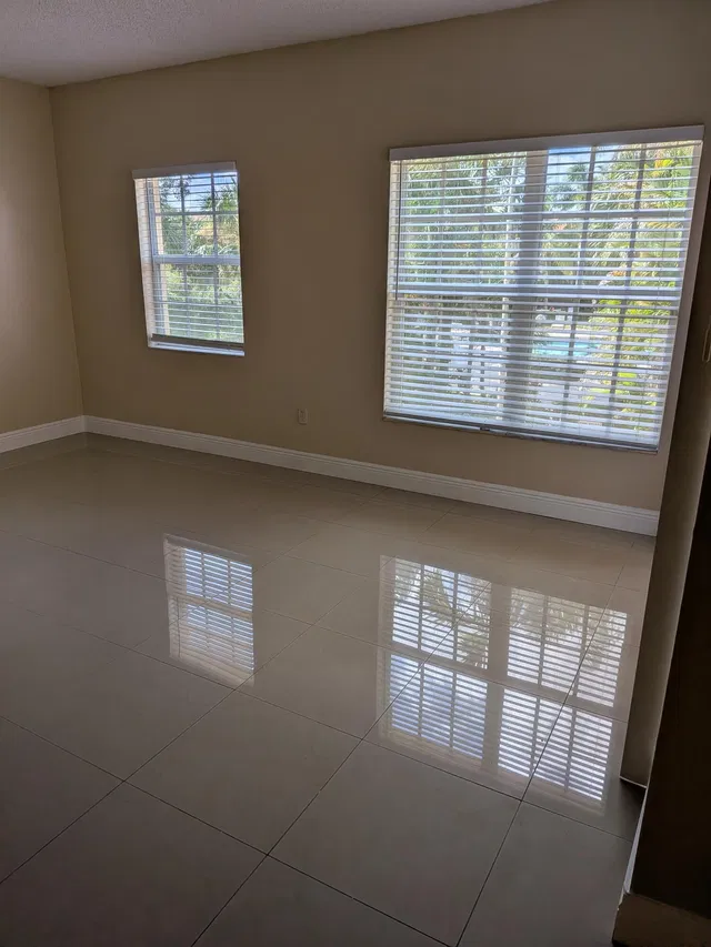 Unit 208 photo 5