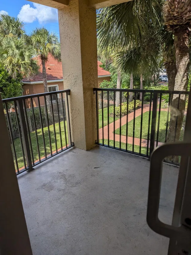 Unit 208 photo 7