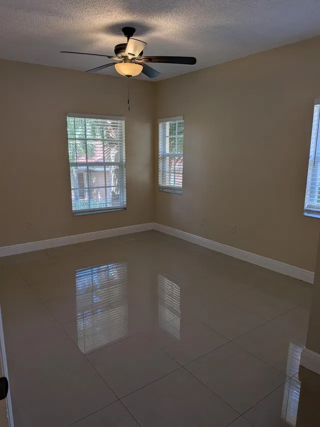 Unit 208 photo 8