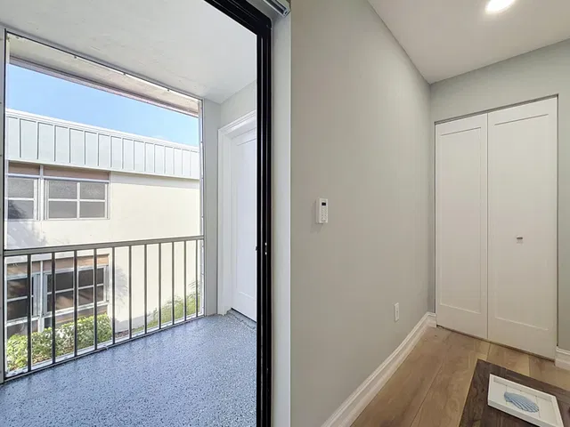 Residence photo 61