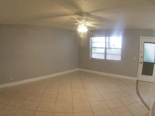 Residence photo 5