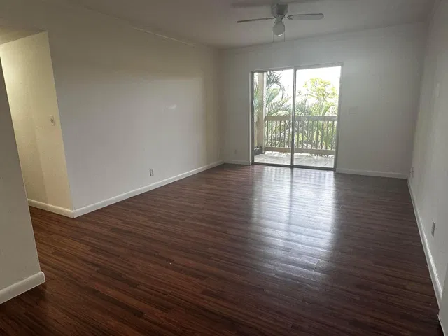 Unit 204 photo 3